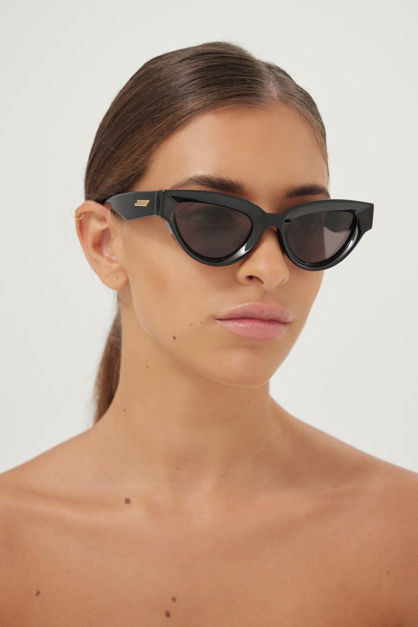 Bottega Veneta angular black sunglasses - Eyewear Club