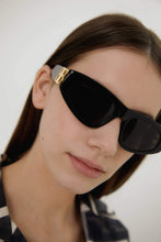 Load image into Gallery viewer, Balenciaga black cat-eye BB sunglasses - Eyewear Club
