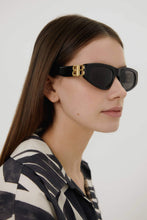 Load image into Gallery viewer, Balenciaga black cat-eye BB sunglasses - Eyewear Club
