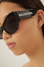 Load image into Gallery viewer, Balenciaga MAX butterfly sunglasses in black - Eyewear Club
