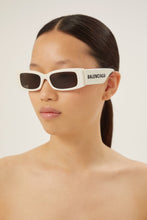 Load image into Gallery viewer, Balenciaga MAX rectangular flat sunglasses in white - Eyewear Club
