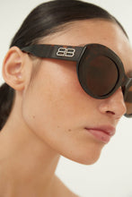 Load image into Gallery viewer, Balenciaga oval femenine sunglasses - Eyewear Club
