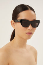 Load image into Gallery viewer, Bottega Veneta black cat eye geometrical sunglasses - Eyewear Club
