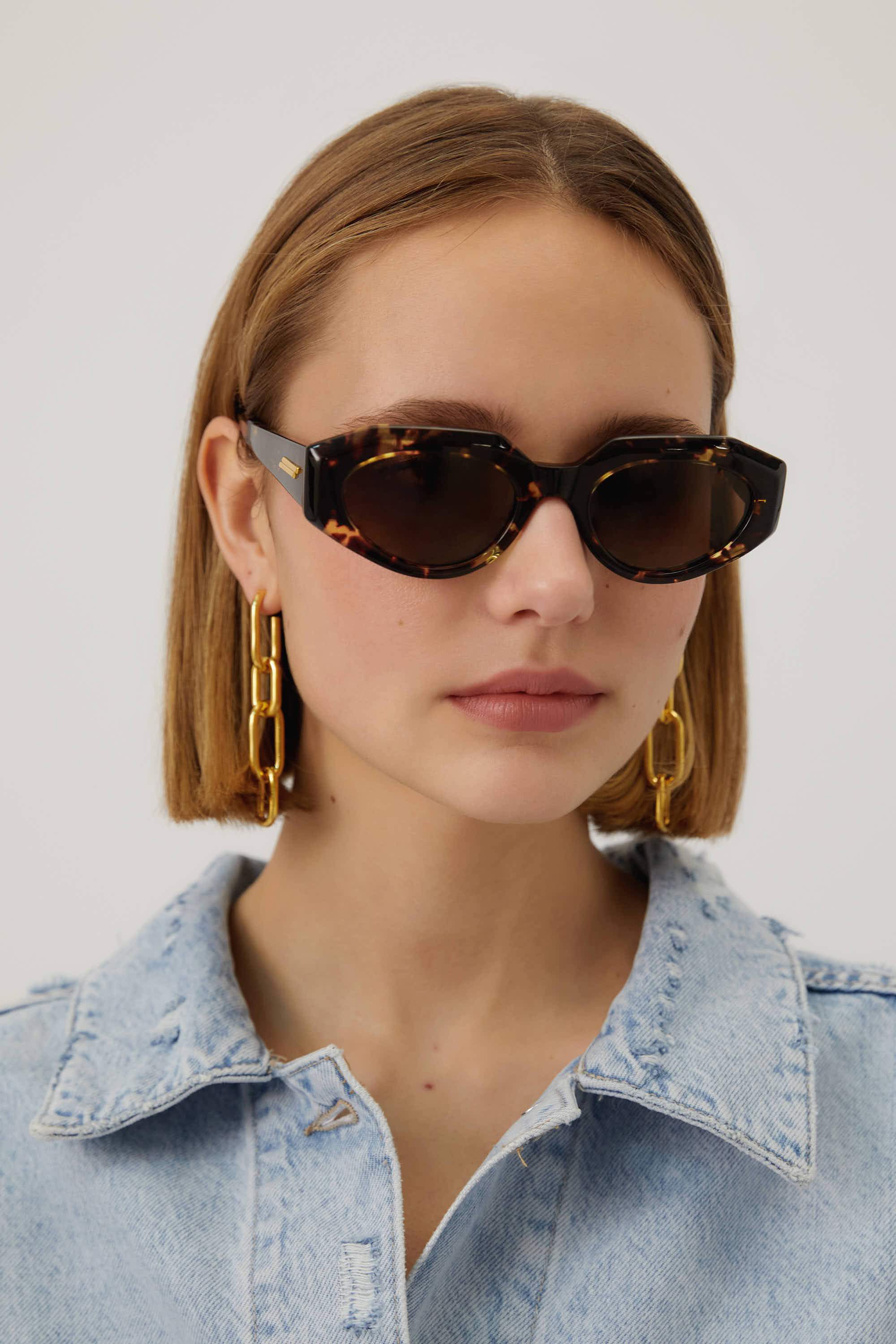 Bottega Veneta bold oval femenine havana sunglasses - Eyewear Club