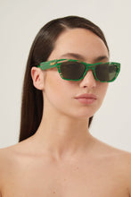 Load image into Gallery viewer, Bottega Veneta green squared sunglasses - Eyewear Club
