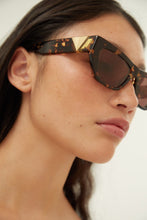Load image into Gallery viewer, Bottega Veneta havana cat eye sunglasses - Eyewear Club
