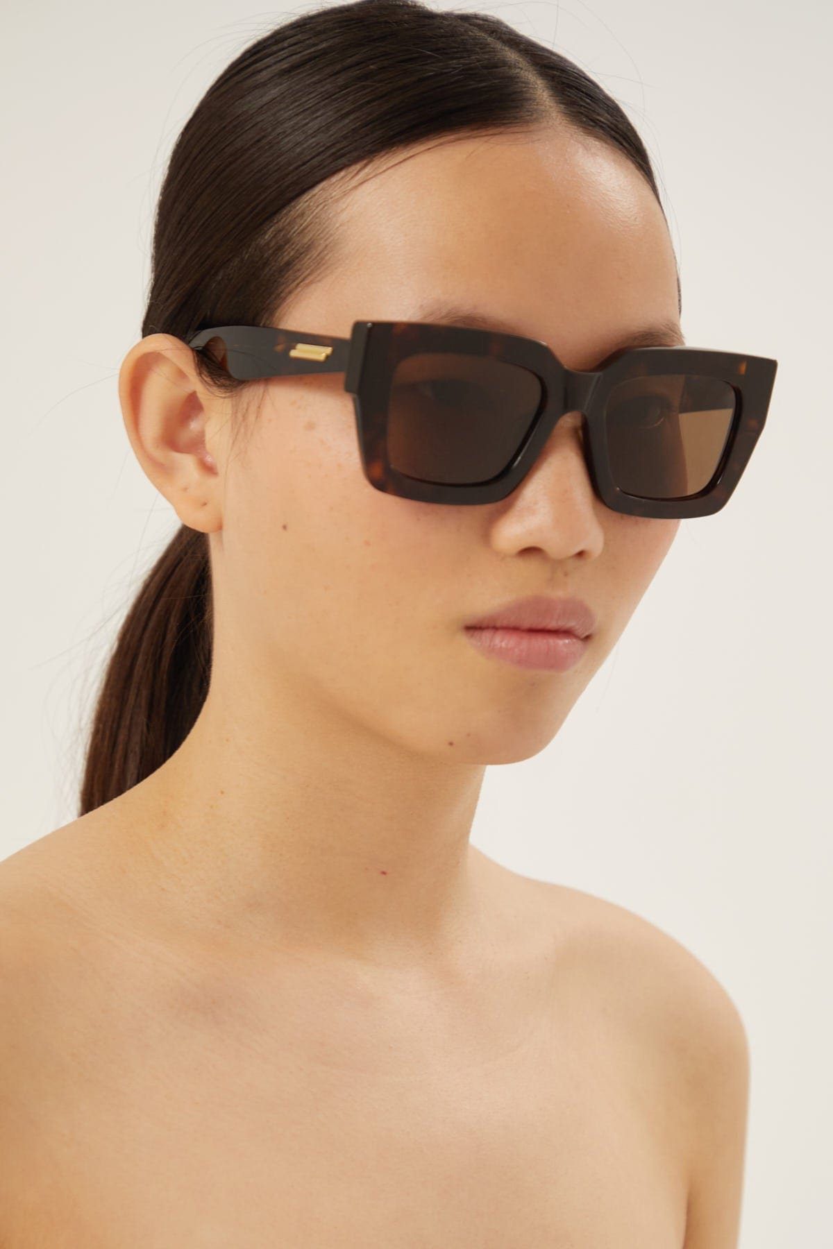Bottega Veneta squared bold havana sunglasses - Eyewear Club
