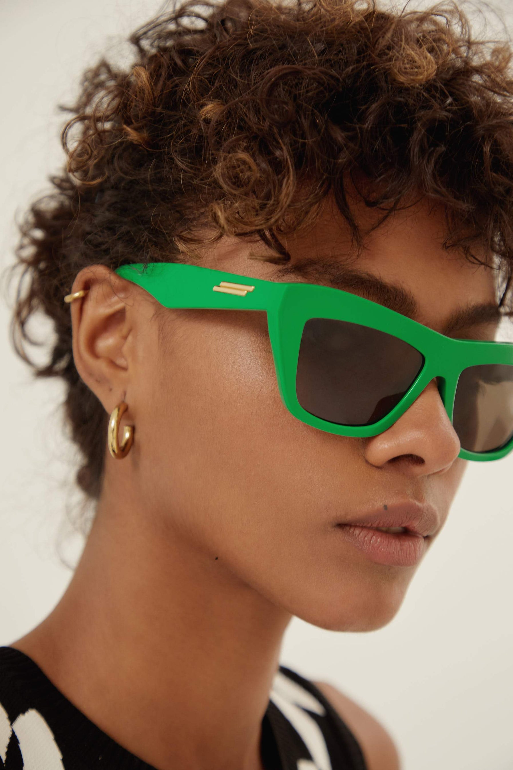 Bottega Veneta squared cat eye green sunglasses - Eyewear Club