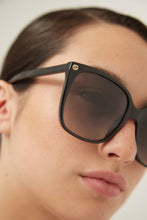 Load image into Gallery viewer, Gucci femenine oversized cat-eye sunglasses - Eyewear Club
