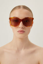 Load image into Gallery viewer, Gucci havana cat-eye sunglasses - Eyewear Club

