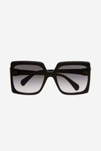 Load image into Gallery viewer, Gucci oversized black squared sunglasses - Eyewear Club
