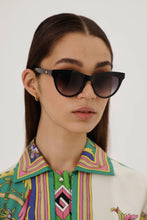 Load image into Gallery viewer, Gucci soft cat-eye femenine black sunglasses - Eyewear Club
