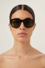Load image into Gallery viewer, Gucci soft squared black and green sunglasses - Eyewear Club
