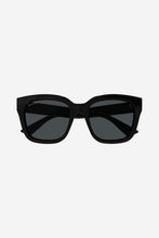 Load image into Gallery viewer, Gucci squared black acetate sunglasses - Eyewear Club
