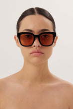 Load image into Gallery viewer, Gucci squared femenine black and ivory sunglasses - Eyewear Club
