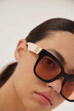 Load image into Gallery viewer, Gucci squared femenine black and ivory sunglasses - Eyewear Club
