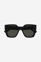 Load image into Gallery viewer, Gucci squared sunglasses with web temple - Eyewear Club
