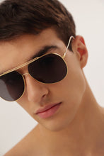 Load image into Gallery viewer, Tom Ford gold pilot sunglasses - Eyewear Club
