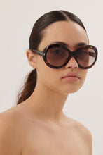 Load image into Gallery viewer, Tom Ford havana round sunglasses - Eyewear Club
