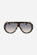 Load image into Gallery viewer, Tom Ford oversized pilot spotted havana sunglasses - Eyewear Club
